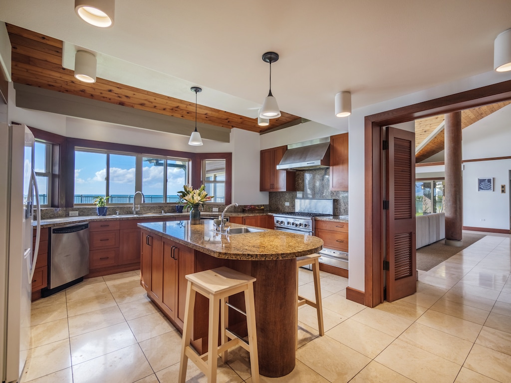Fully stocked kitchen with top-tier appliances, spacious breakfast bar for quick meals and entertainment.*