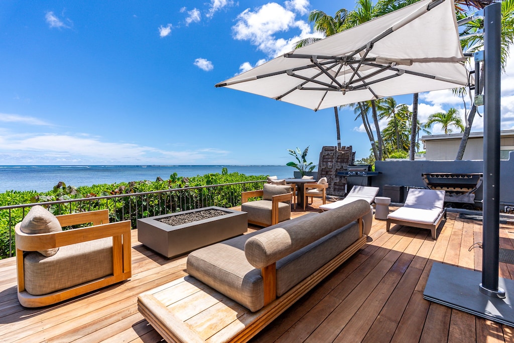 Gather on the lanai for sunset cocktails and panoramic ocean vistas—this is where barefoot luxury meets effortless relaxation.