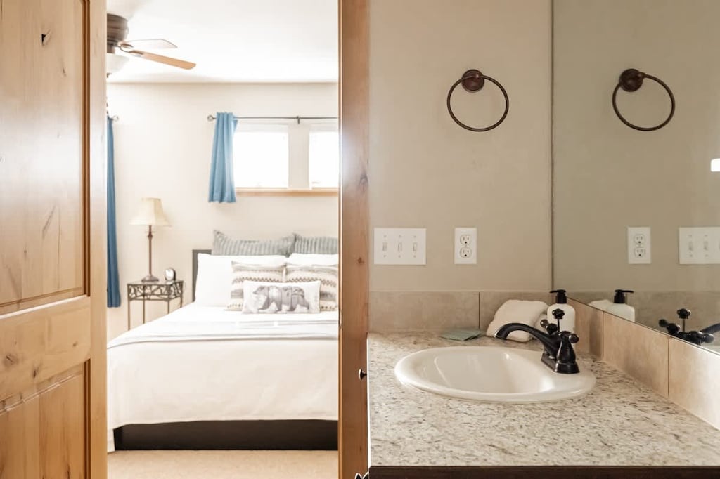 Second bedroom's full ensuite bathroom