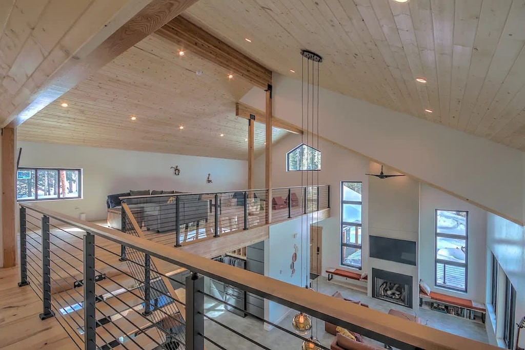 Upstairs loft with second living area and game table (the fireplace is out of order)