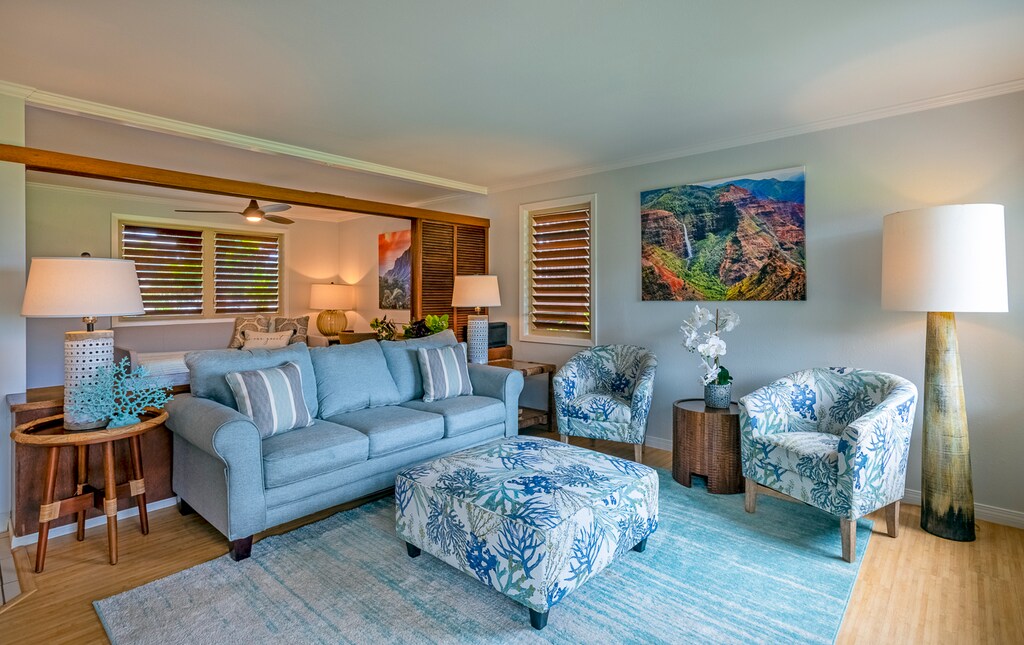 Hanalei Colony Resort C2 comfortably furnished living room