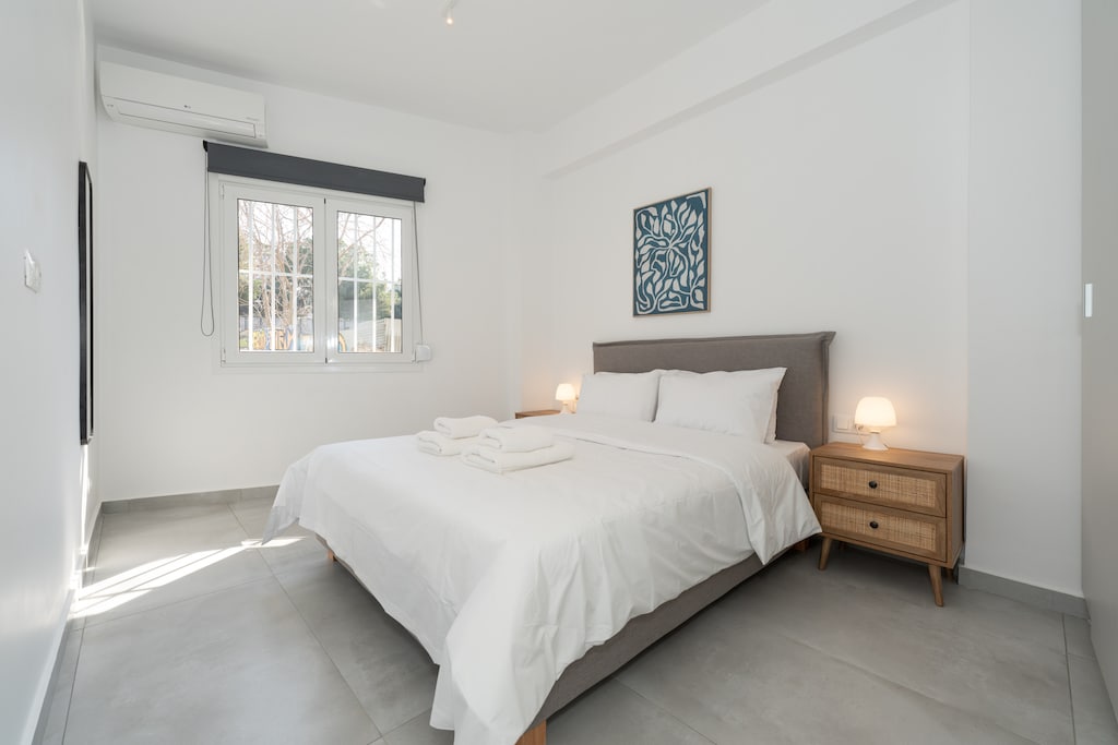 The double bedroom is equipped with an A/C and top-quality bedding and offers ample space.