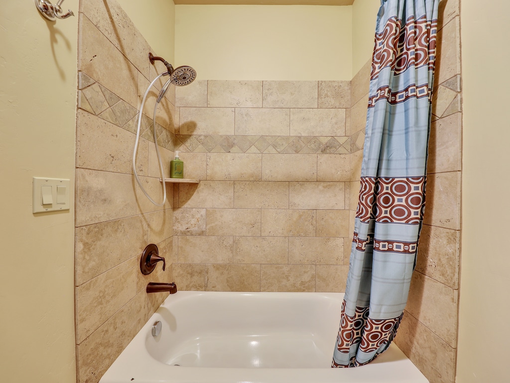 Bathroom 2 combination shower/tub