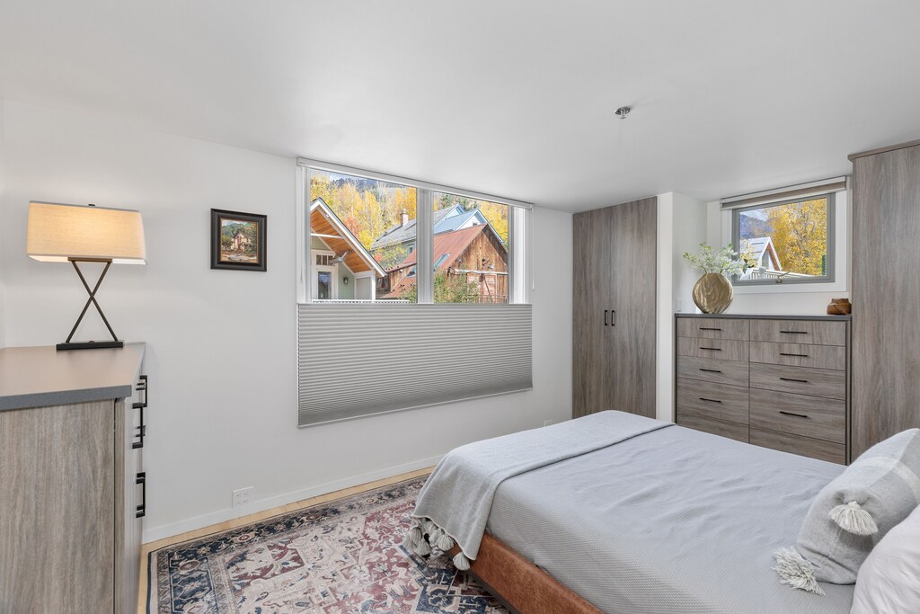 6.08-spritz-house-telluride-2nd-floor-bedroom-east-