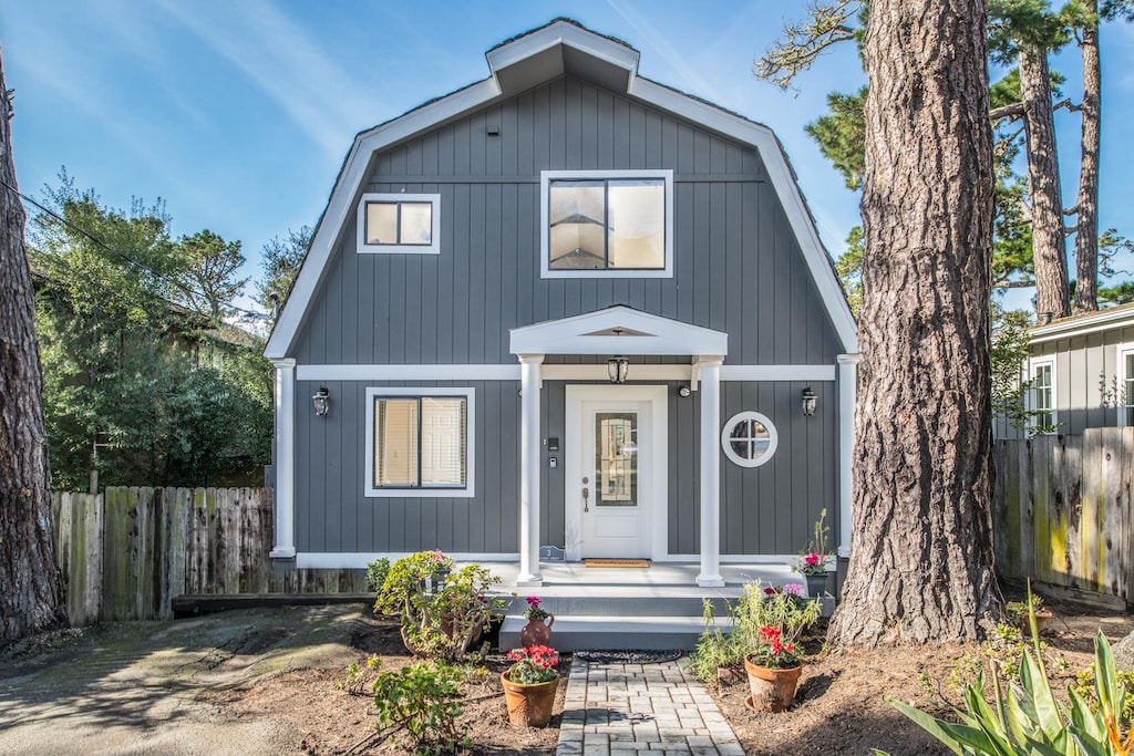 Welcome to "Sandy Toes Cottage"!