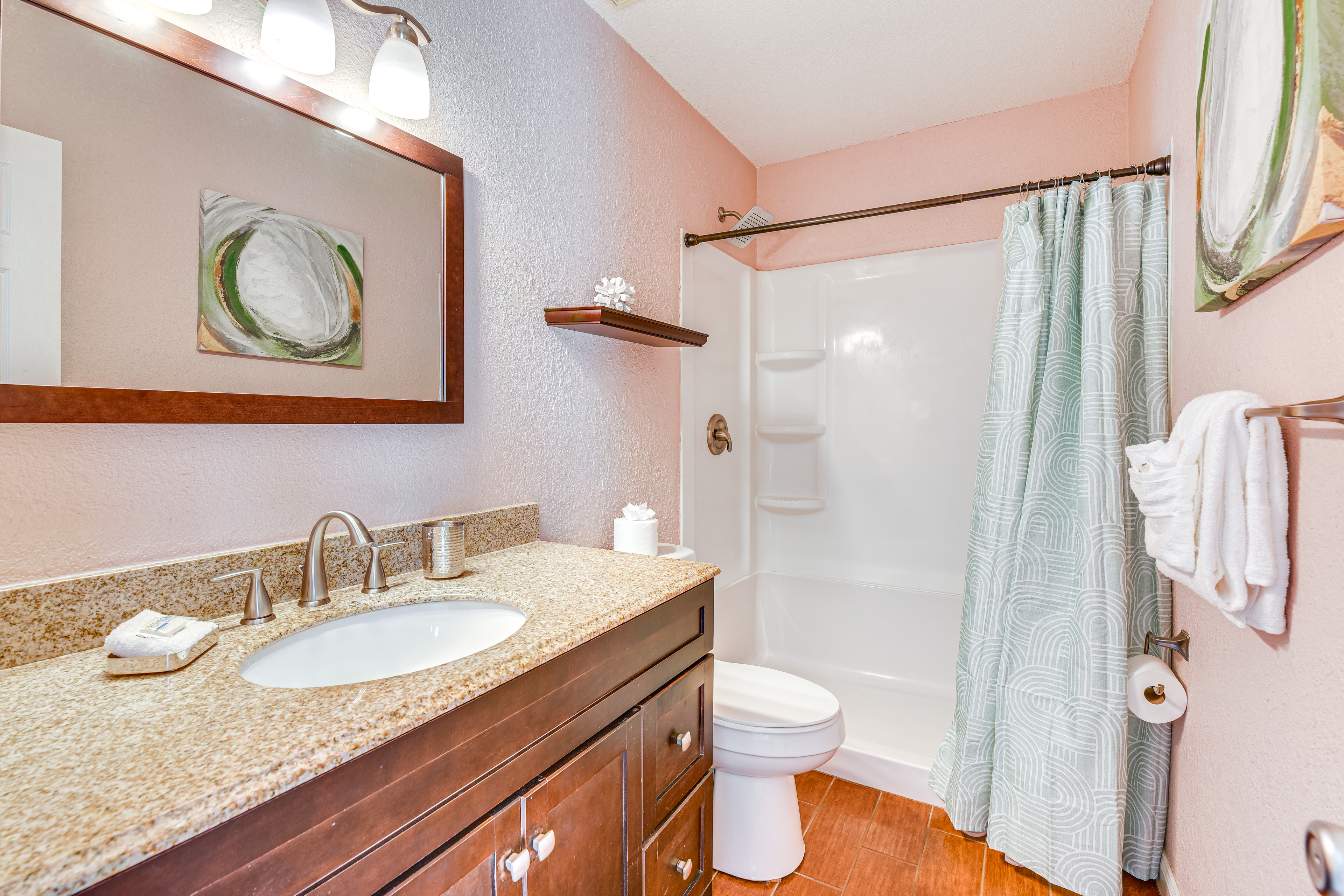 Sunny Retreat w/ Hot Tub in Fort Walton Beach!