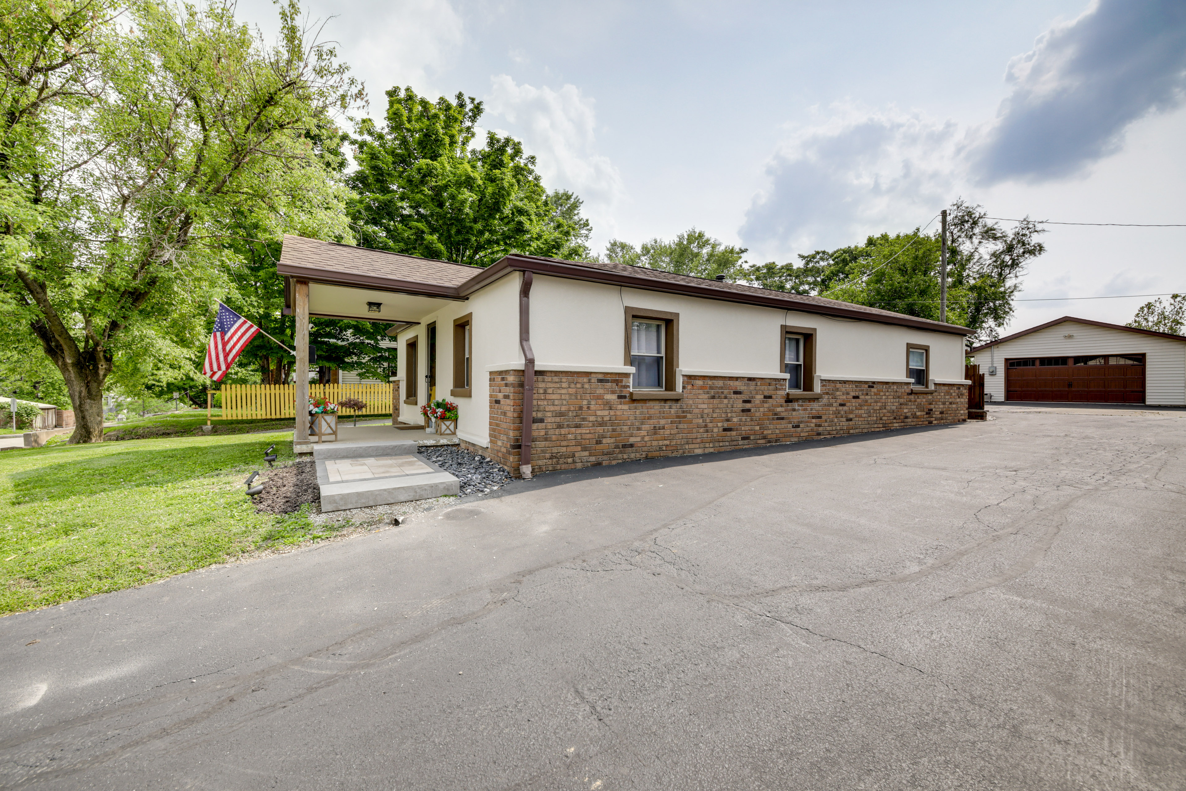 1 Mi to IU: Hoosier Home w/ Fire Pit & Fenced Yard
