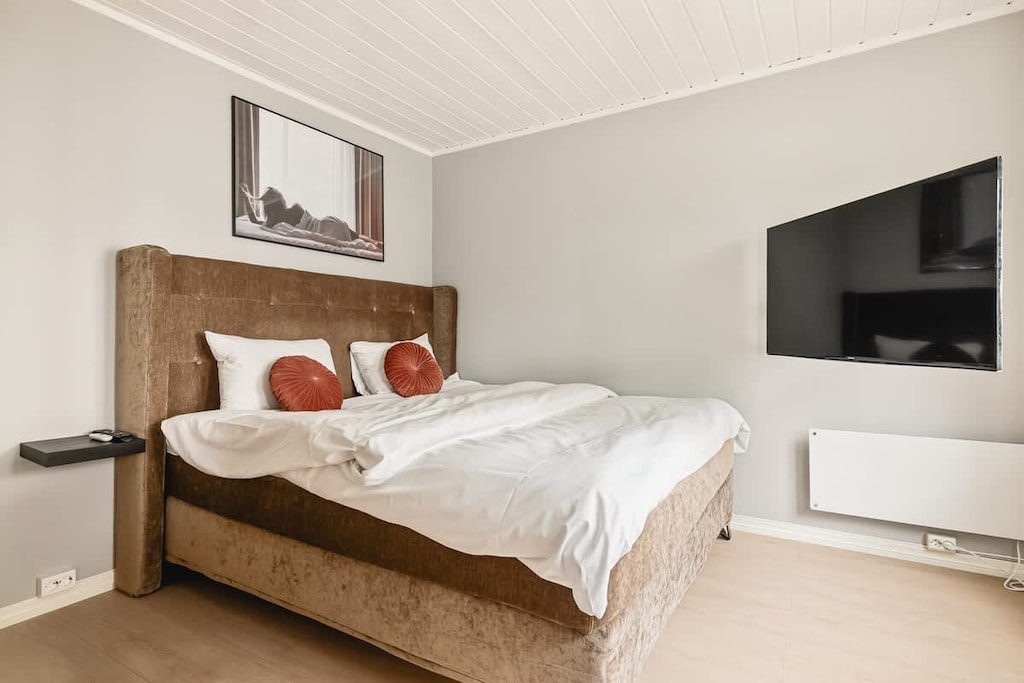 The master bedroom offers a hotel-like experience with ample wardrobe space, a quality bed and linens, and a 50" smart TV!