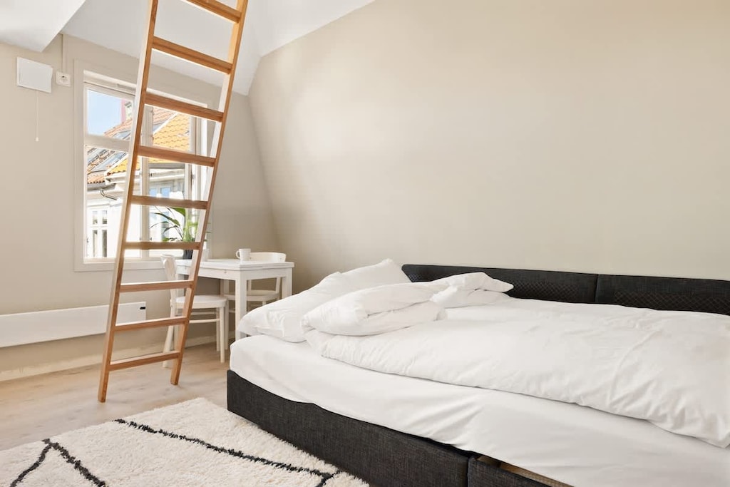 Sofaen kan enkelt gjøres om til en komfortabel sovesofa.