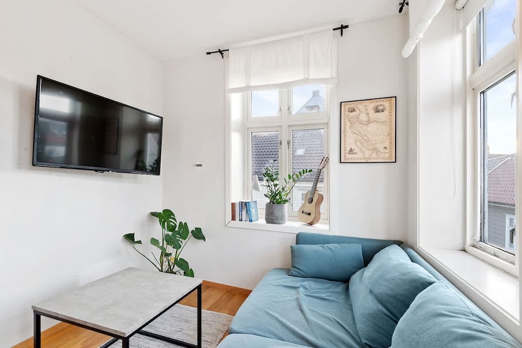 The apartment is small, but still has a living room big enough to enjoy cozy evenings at home. 

Stream your favourite series and movies with the Chromecast connected to the TV.

Or just enjoy the beautiful fairytailish view from the windows!