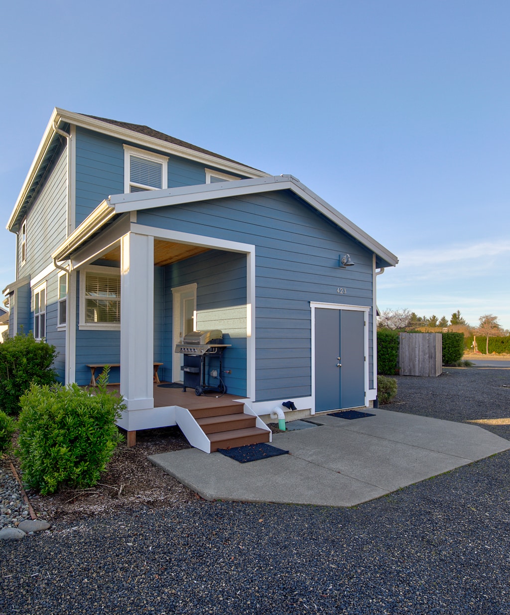 11-16-2023 Vine Maple Exterior Oyhut Bay PennyE19