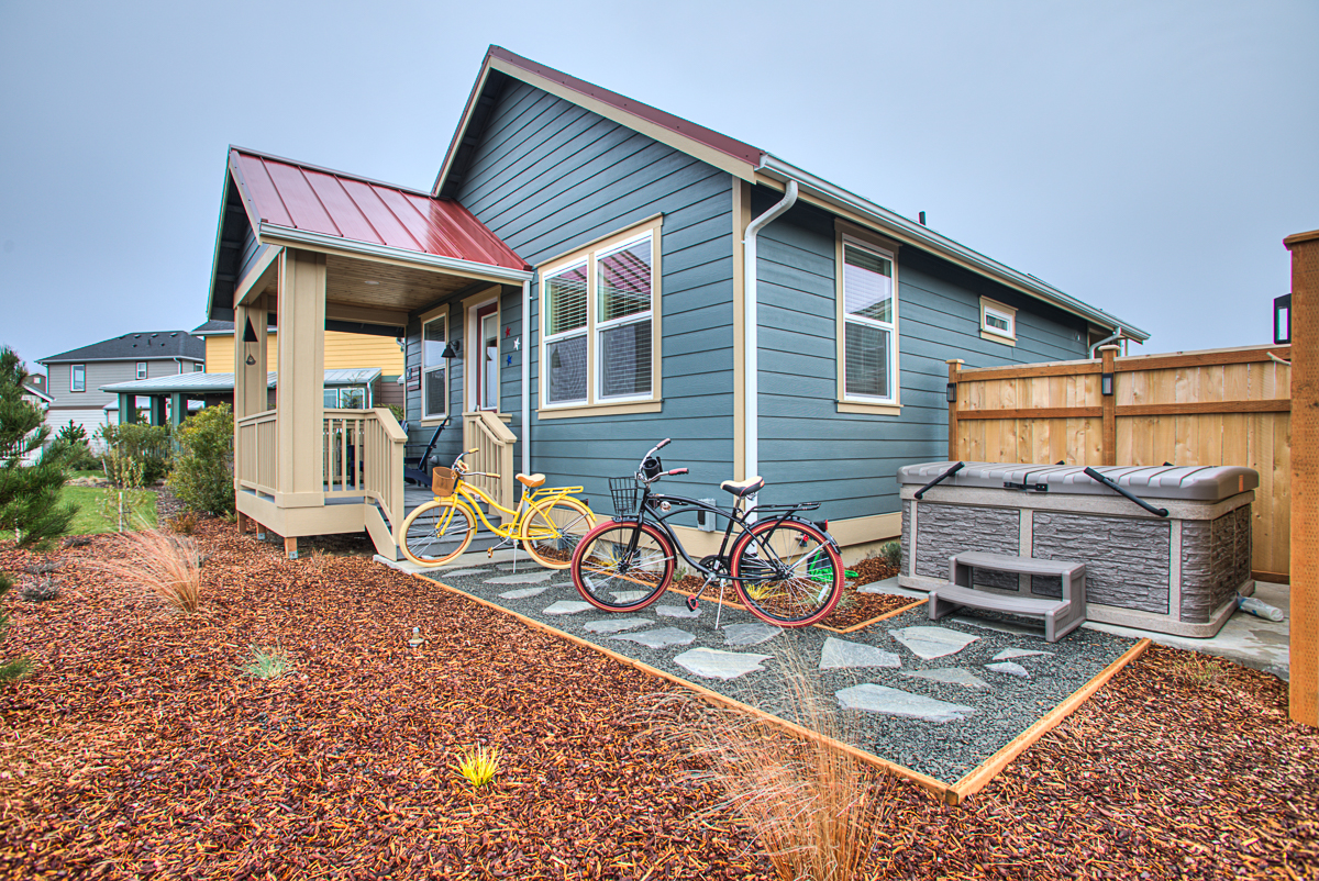 Sea Stars & Stripes - Oyhut Bay Seaside Resort