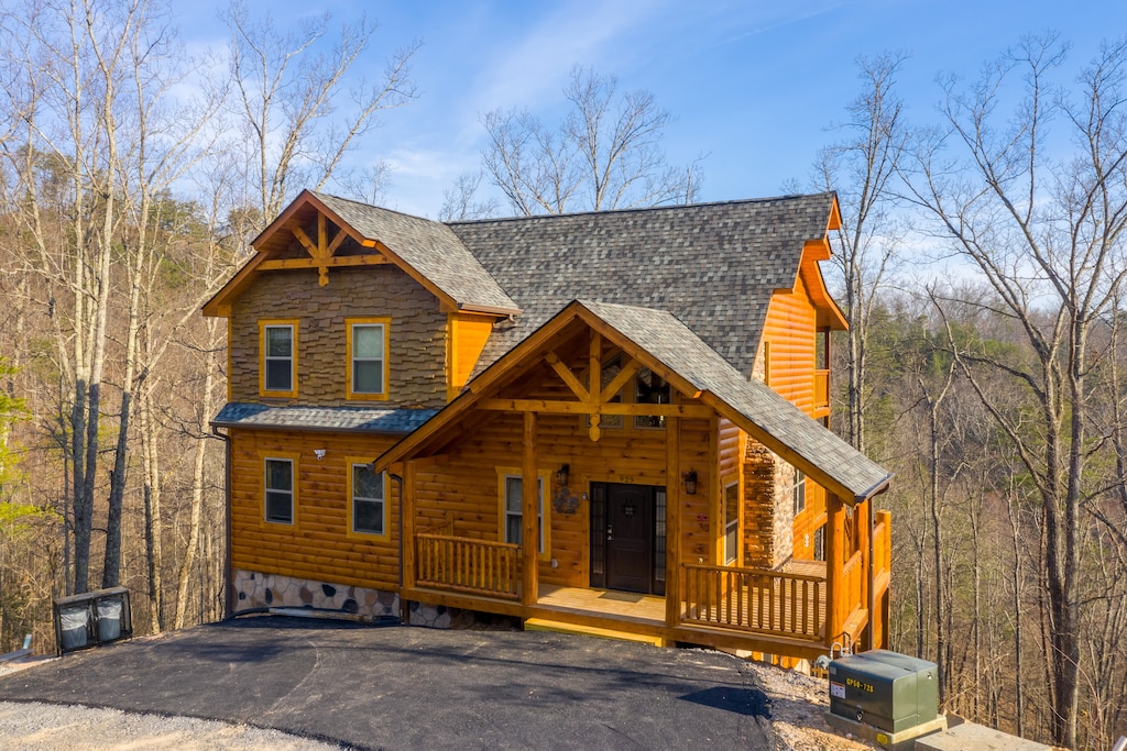 Everly's Splash, a 4 bedroom cabin rental located in Pigeon Forge