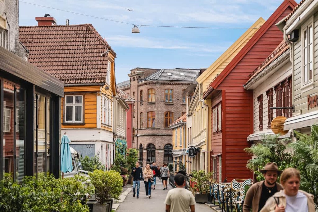 Skostredet tilbyr en parisisk opplevelse med servering langs hele gaten.
