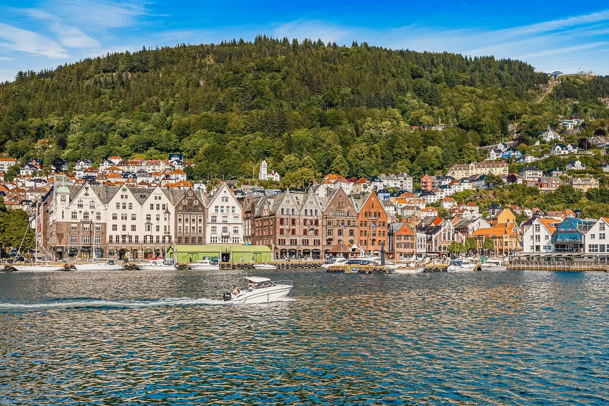 Consider taking a boat trip that offers breathtaking views of Bryggen, with the iconic Funicular Fløyen standing tall in the background.