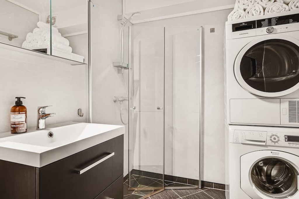 Clean, tiled and with heated flooring - need extra towels? Ask us!