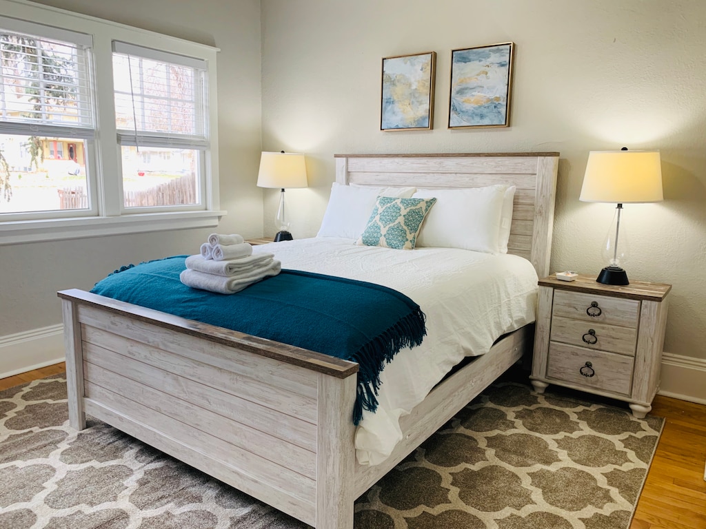 Bedroom 1 | Queen Bed (main level)