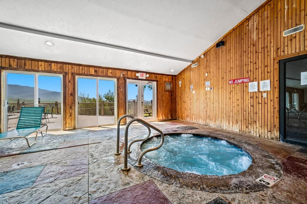 Shared Amenity - Pool & Hot Tub