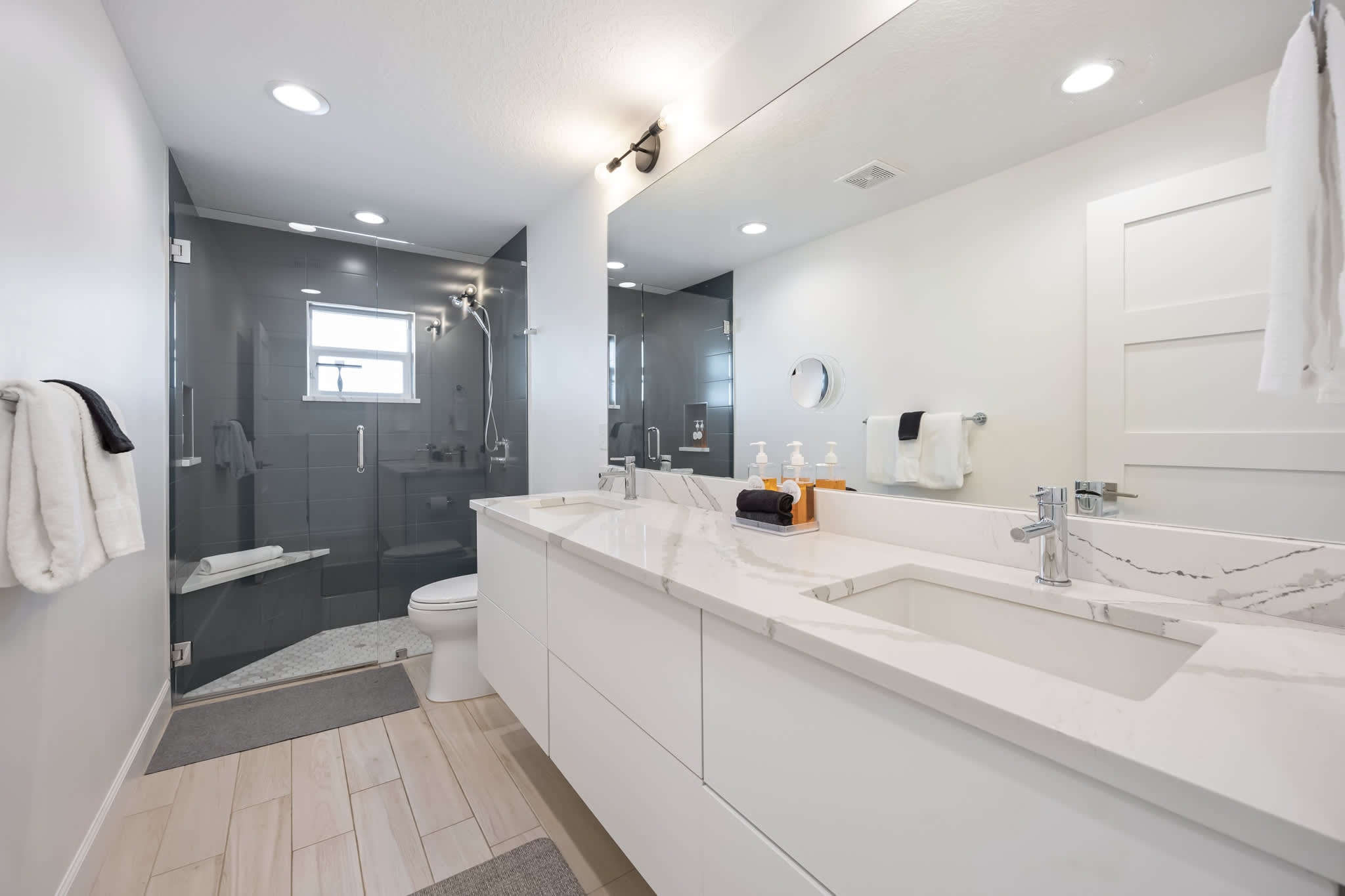 Luxury Beachside 4BR/3BA Waterfront Home Luxury Beachside 4BR/3BA Waterfront Home