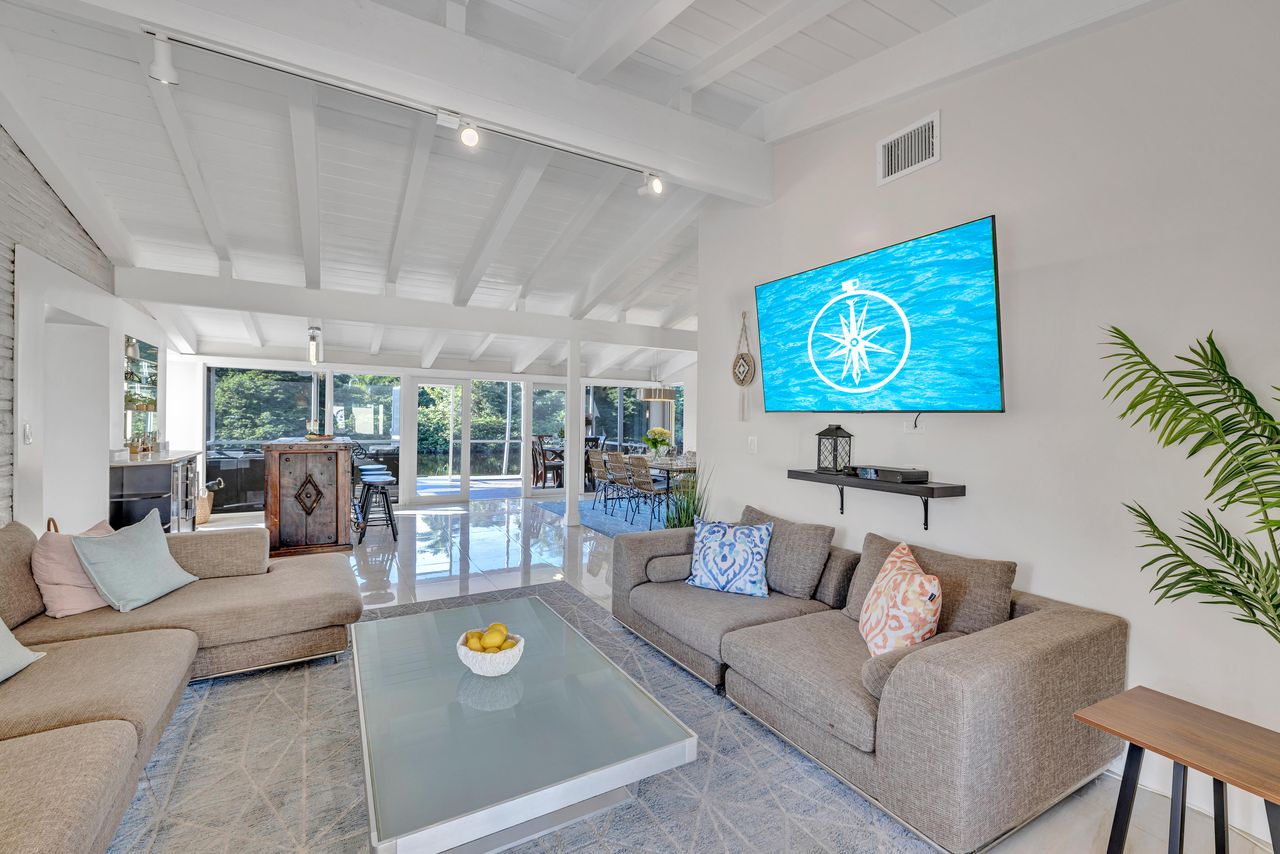 Waterfront / Steps to Beach / Heated Pool / Casablanca Key / Residence Waterfront / Steps to Beach / Heated Pool / Casablanca Key / Residence