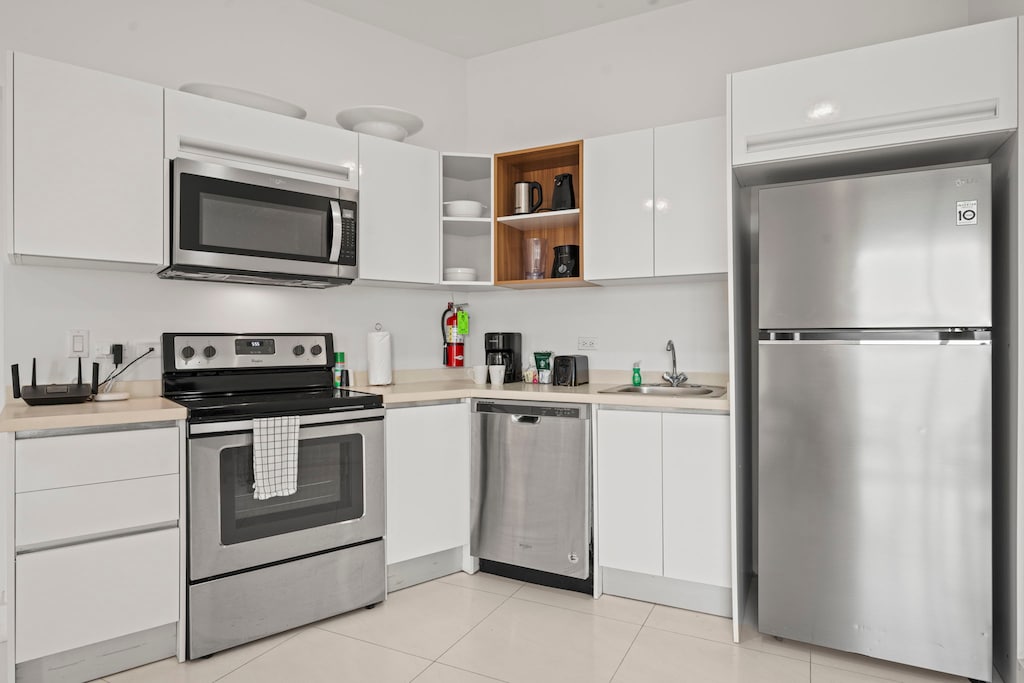 Cook, dine & unwind in this stylish, fully equipped kitchen & dining space - Whether you're whipping up a meal or enjoying takeout, this cozy setup has you covered - Bright, open & inviting, perfect for morning coffee or an evening glass of wine