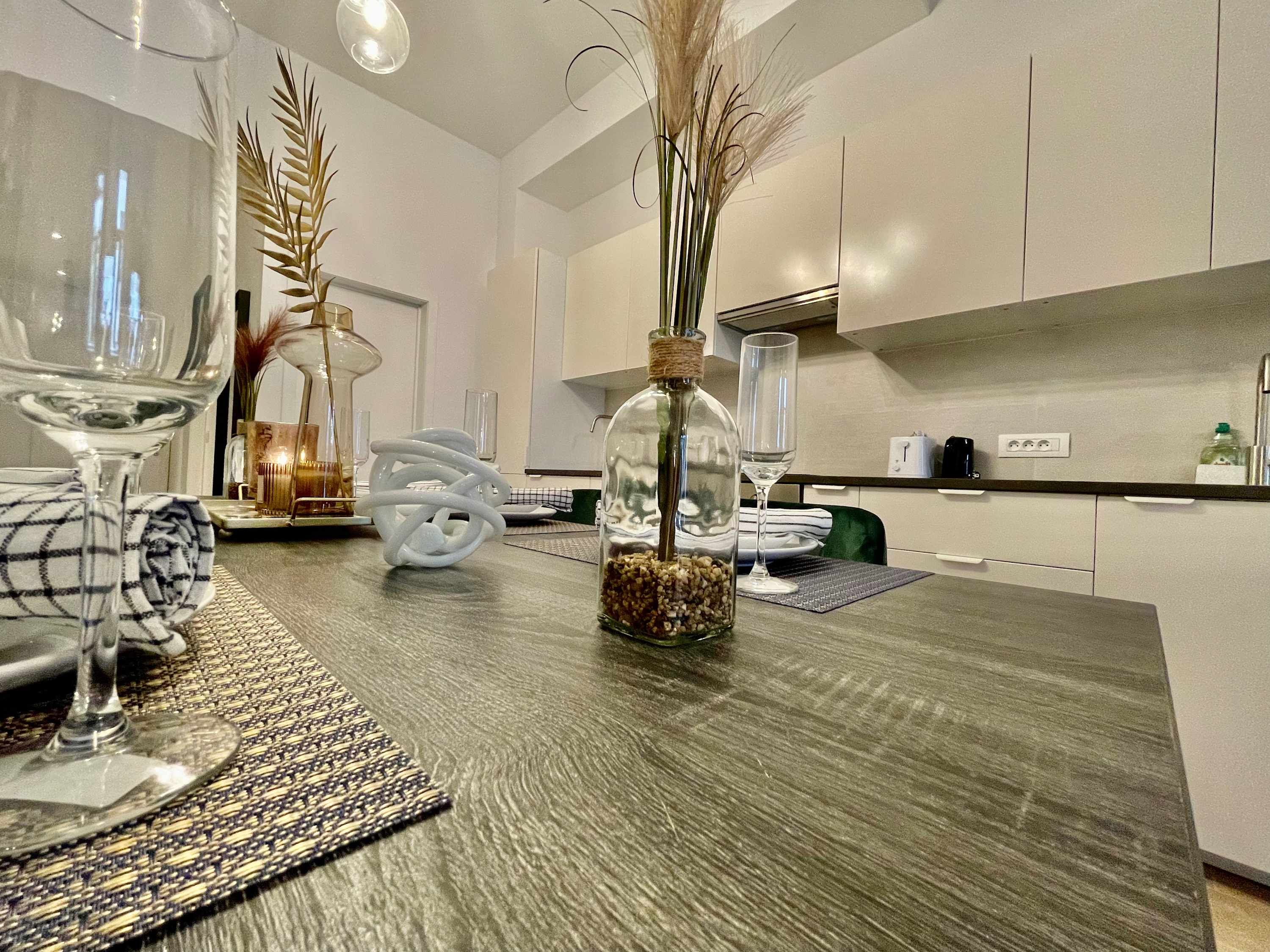 Luxury 2BR 2BA Near Fashion District by OneLuxStay