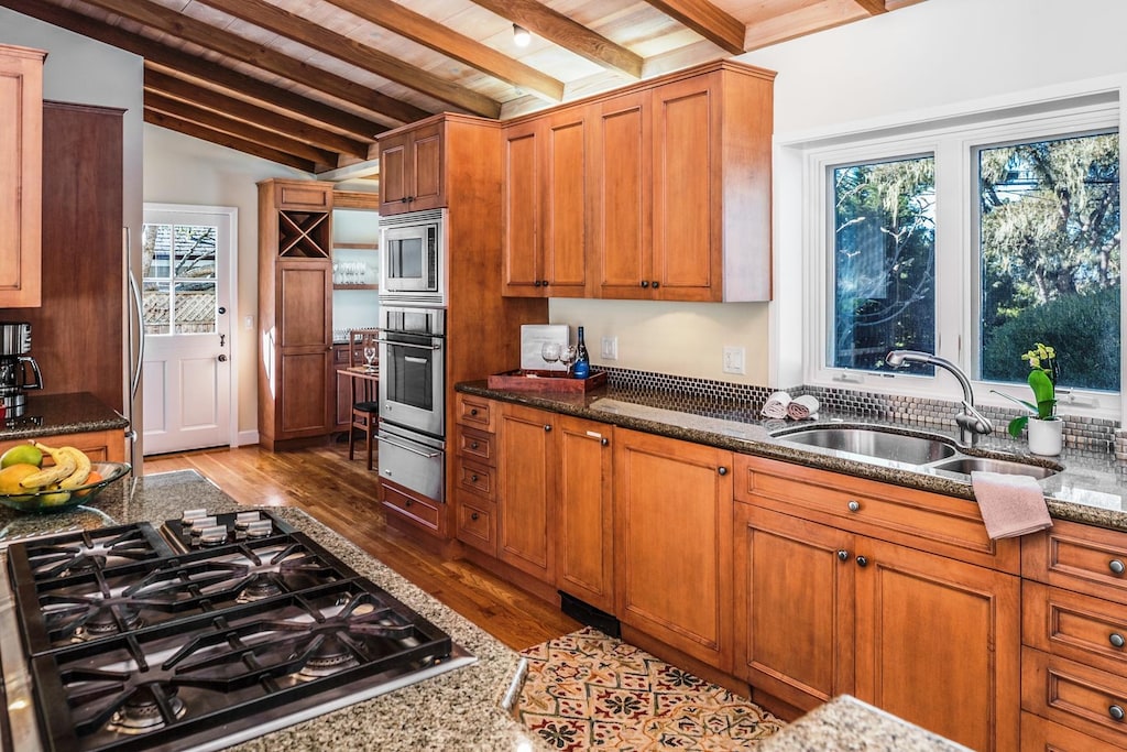 Fully Equipped Gourmet Kitchen