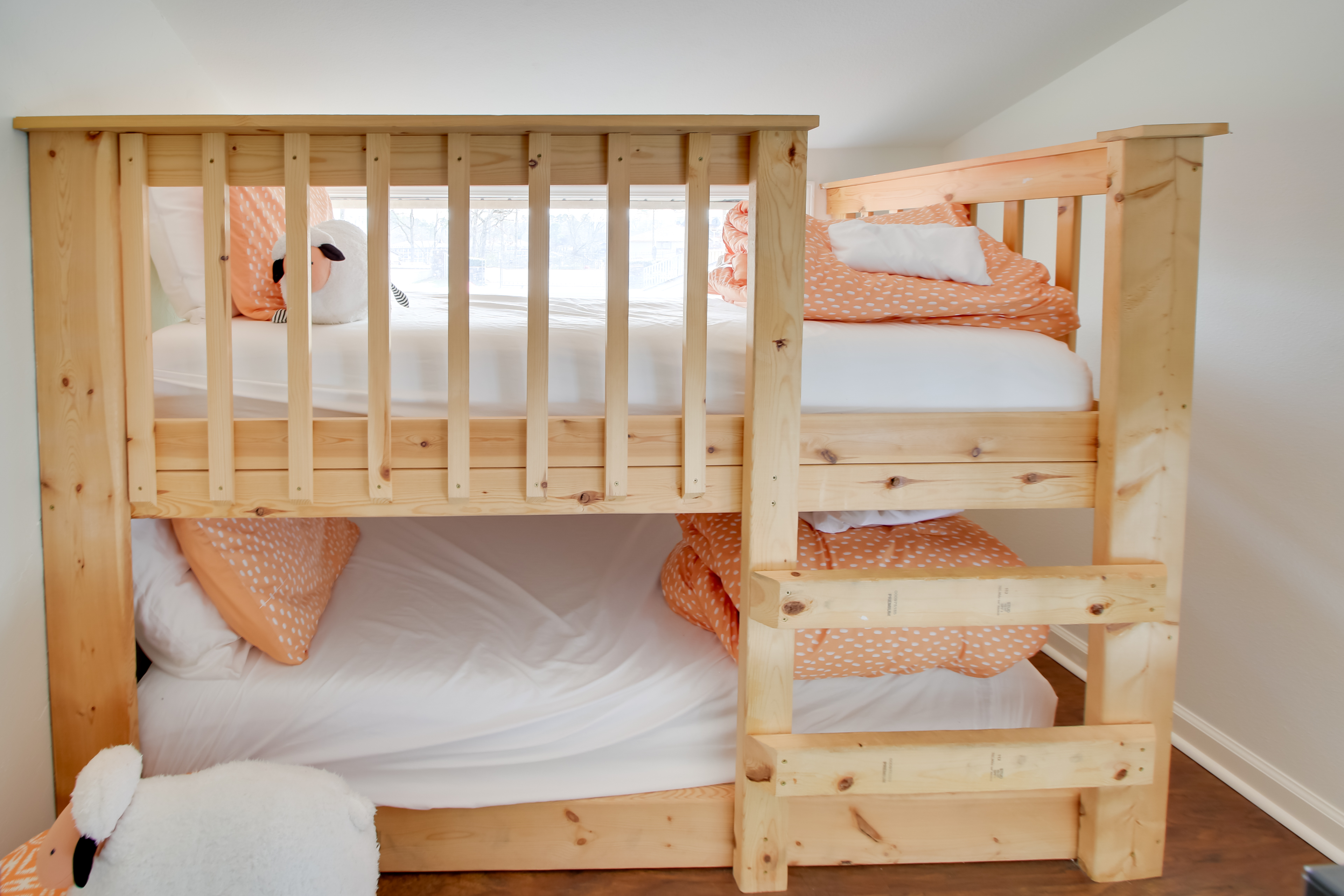 Million-Dollar Views: Condo on Lake Hamilton!