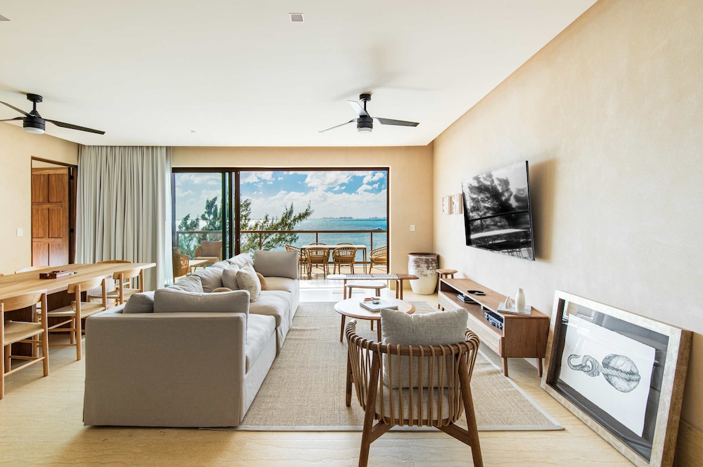 Sala con vista al mar