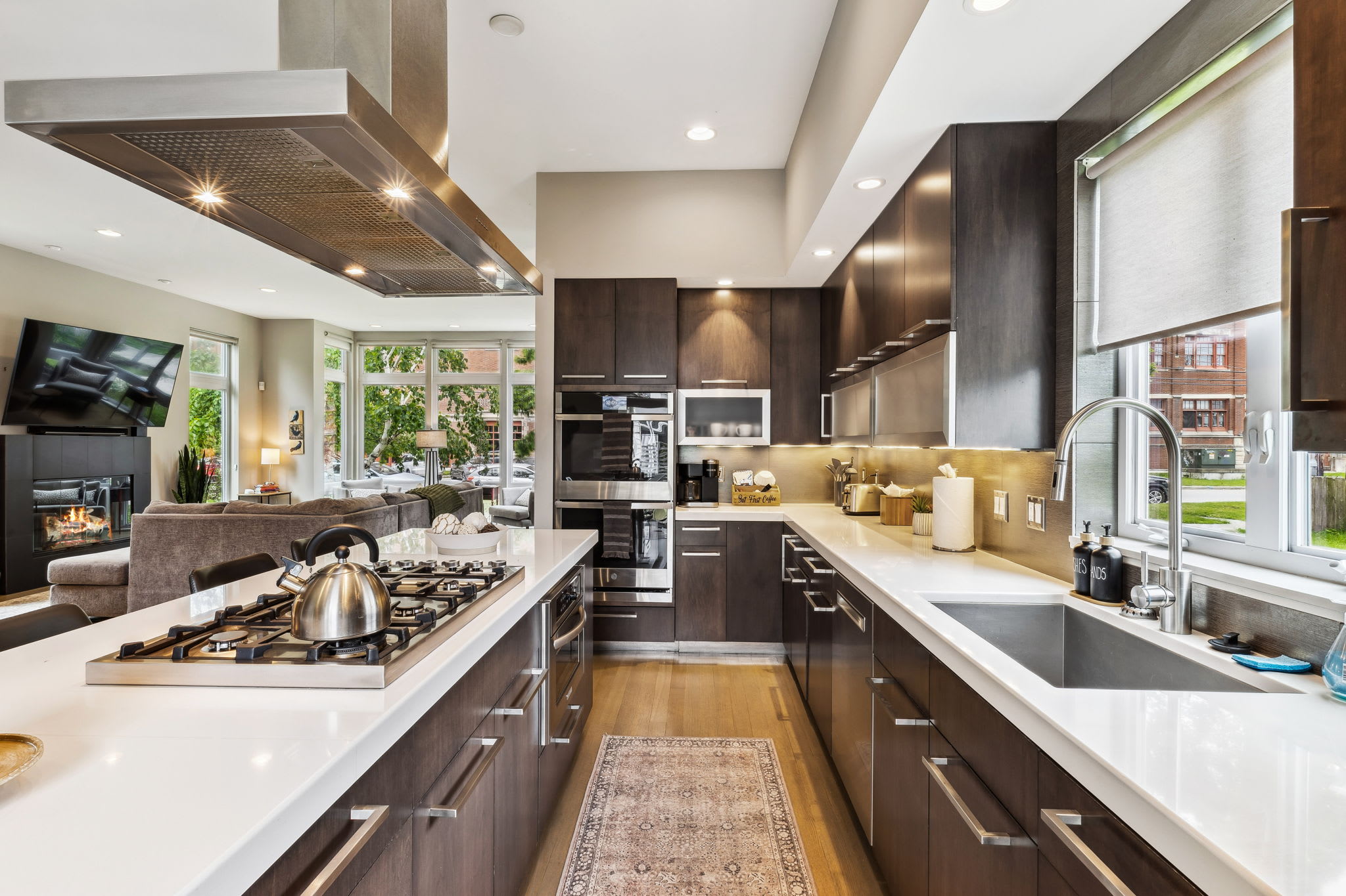 Contemporary Luxe Living I Pet + Baby Friendly Contemporary Luxe Living I Pet + Baby Friendly