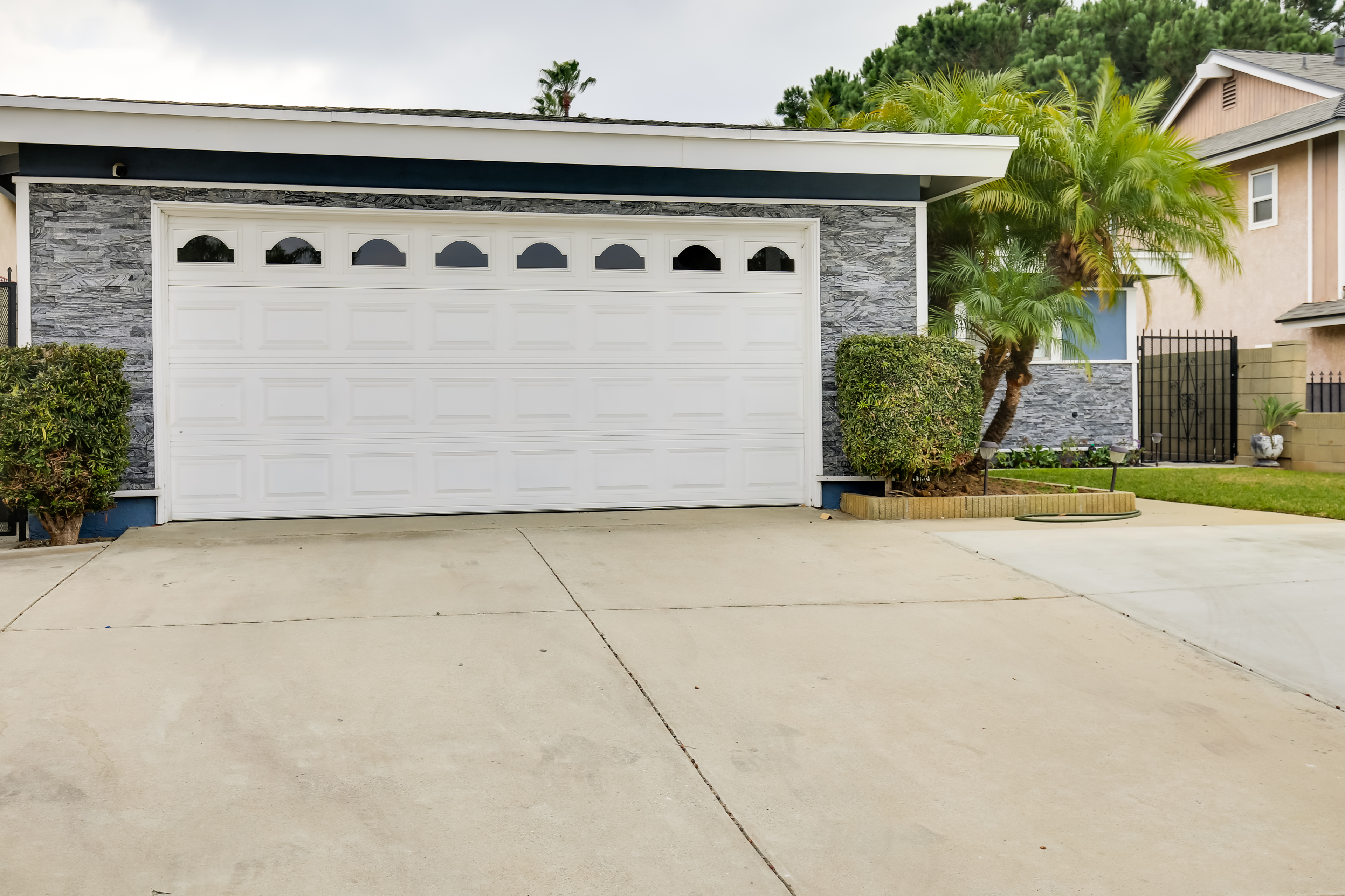 10 Mi to Redondo Beach: Carson Home w/ Pool Table!