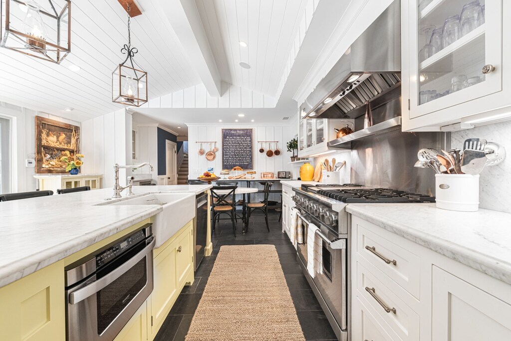 A stunning chef-inspired kitchen where luxury meets function