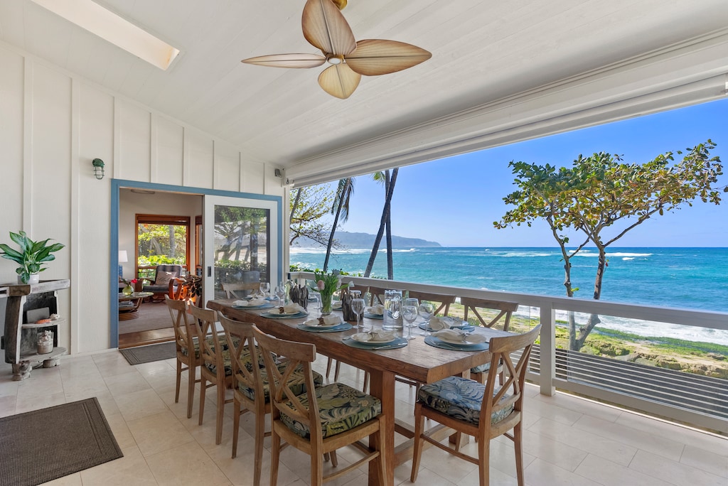 Enjoy oceanfront dining for ten on the lanai, with breathtaking views and fresh sea breezes.