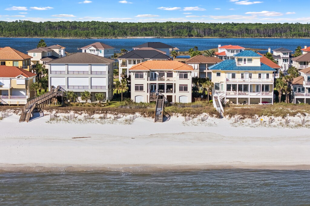 Gulf front home with access to Little Lagoon