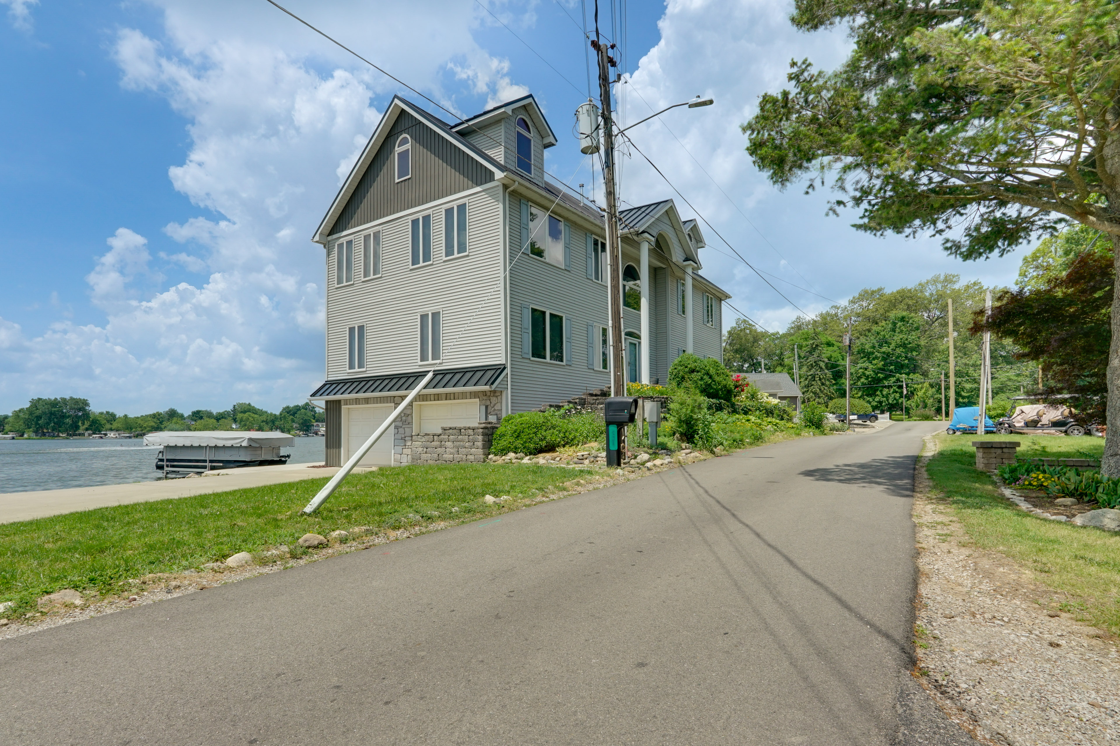 Hot Tub & Dock: Waterfront Lake Hamilton Home