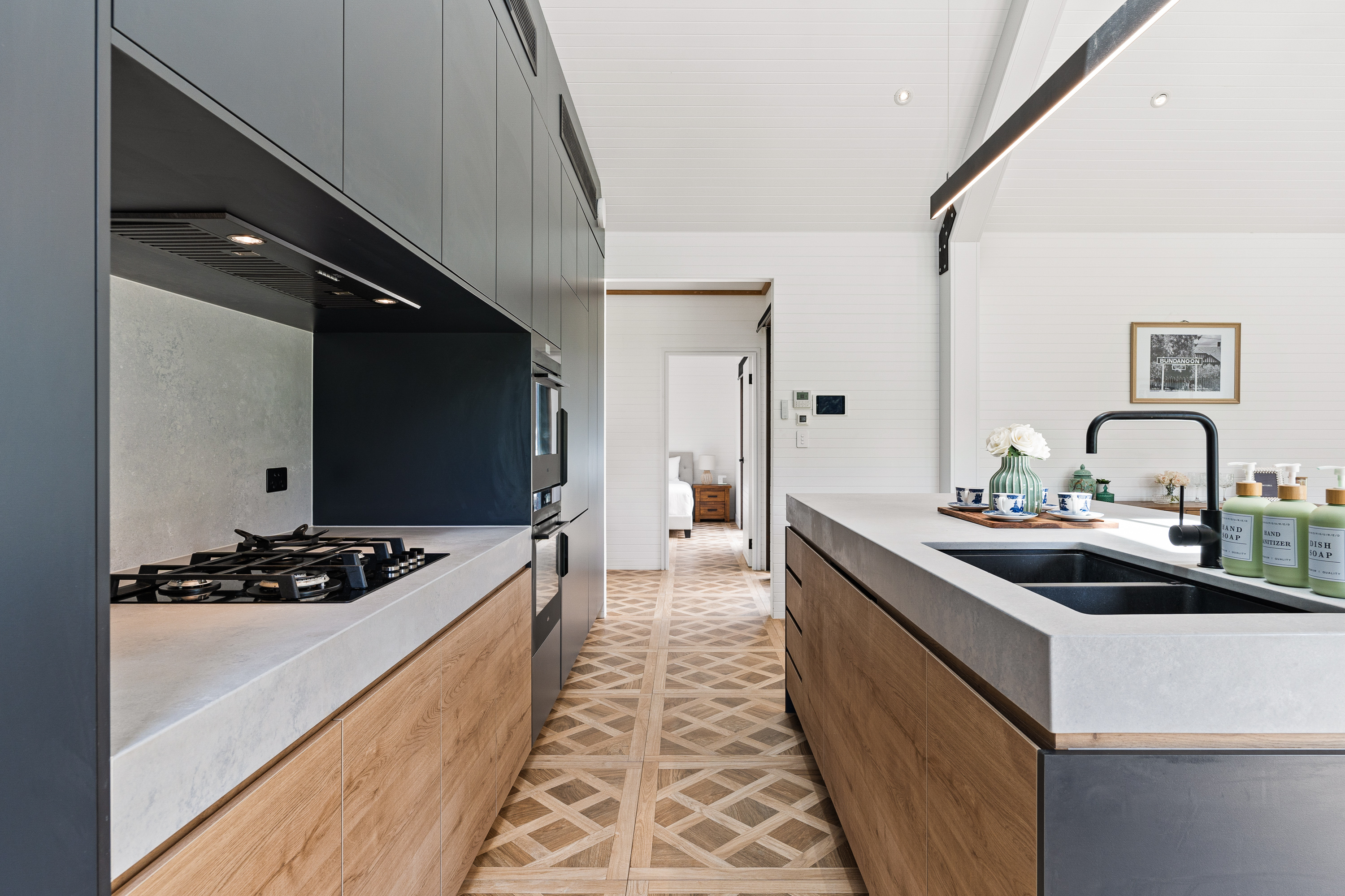 The Mist, Luxury Farm w/ Fireplace & Workspace 