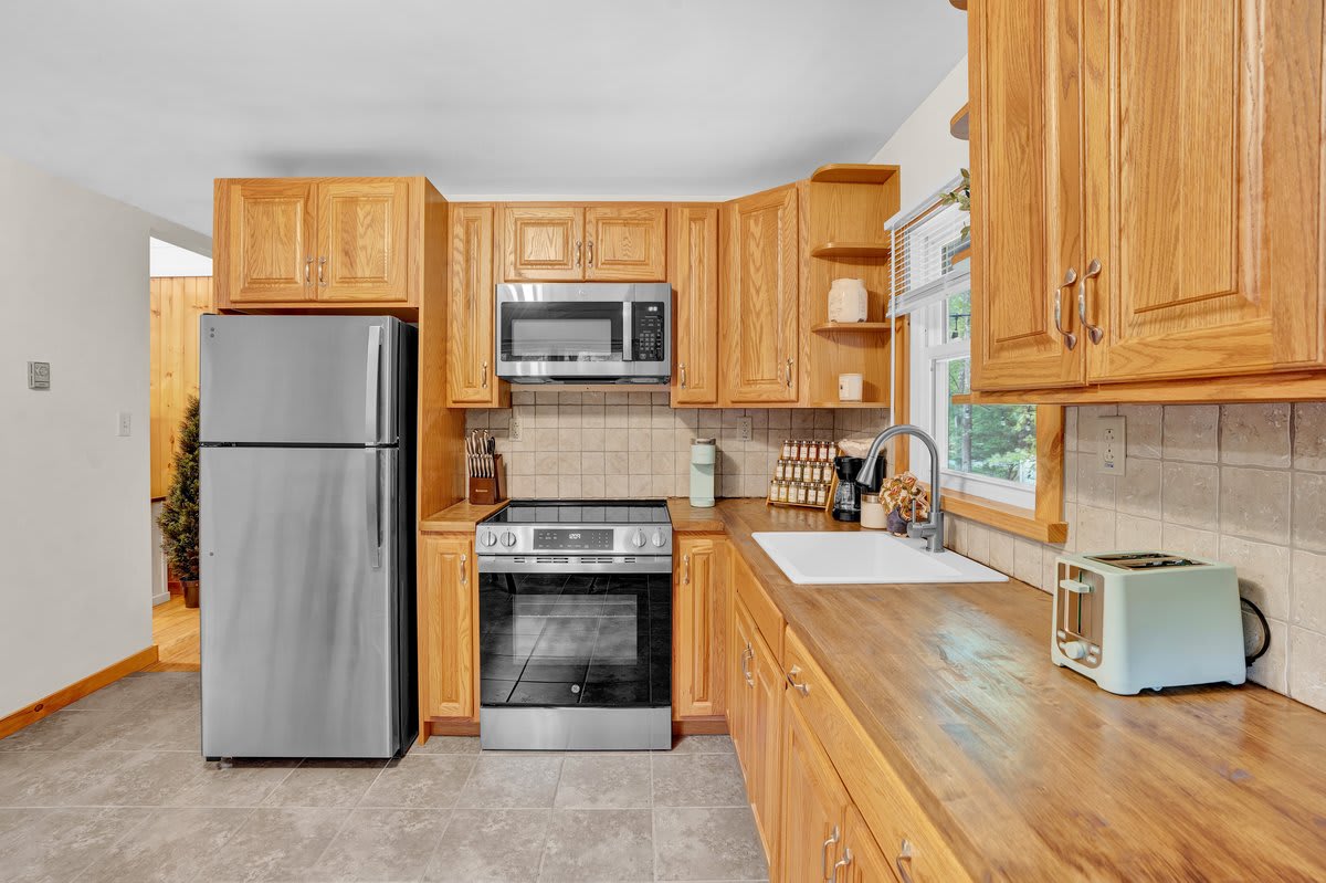 Blue Pine Cabin | Central Pocono Modern w/ Hot Tub Blue Pine Cabin | Central Pocono Modern w/ Hot Tub