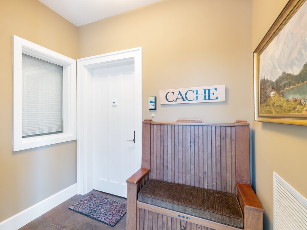 Seasons at Sandpoint - Condo 135