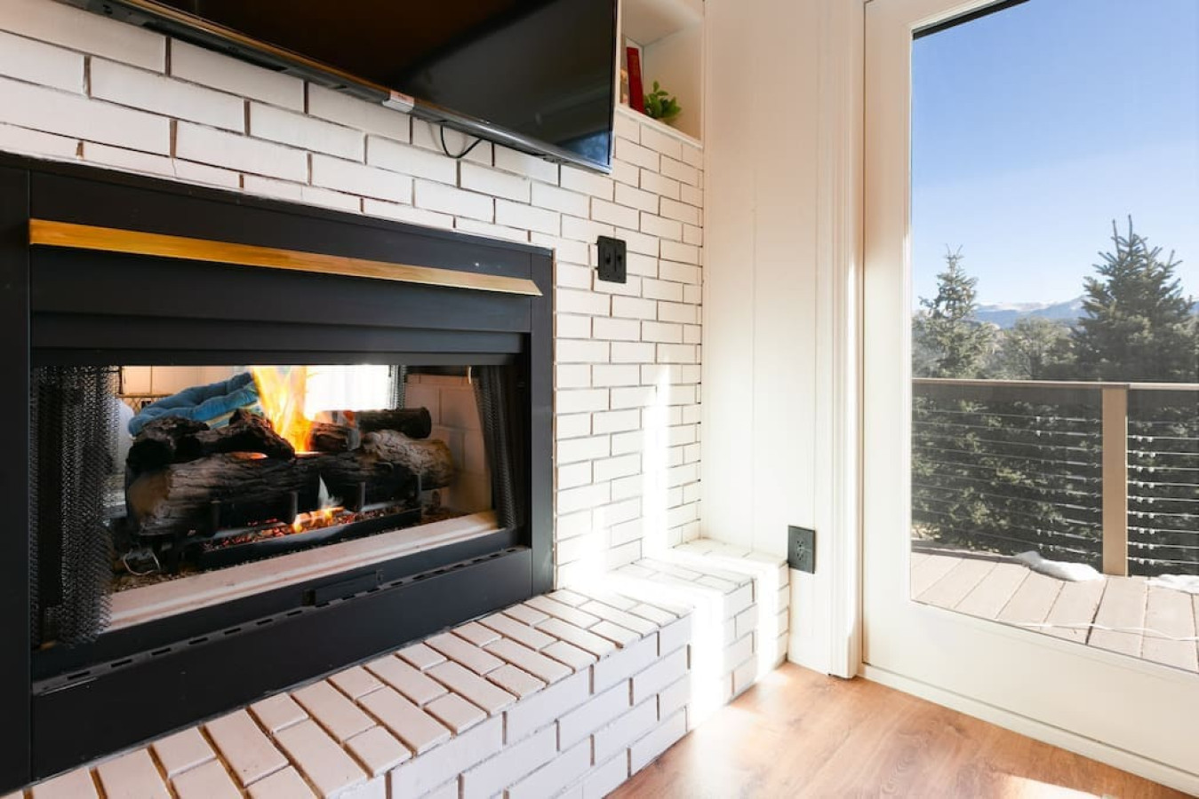 Luxury Mountain Getaway w/ Hot Tub & Deck