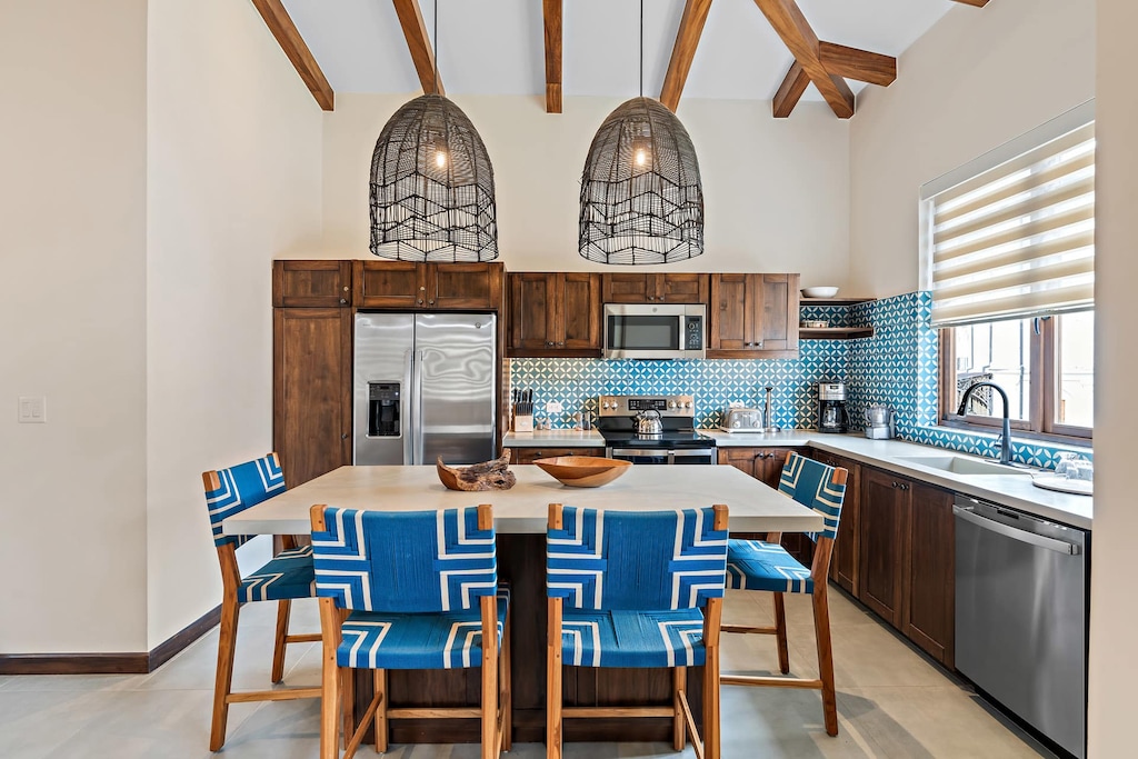 Dining Table & Kitchen

