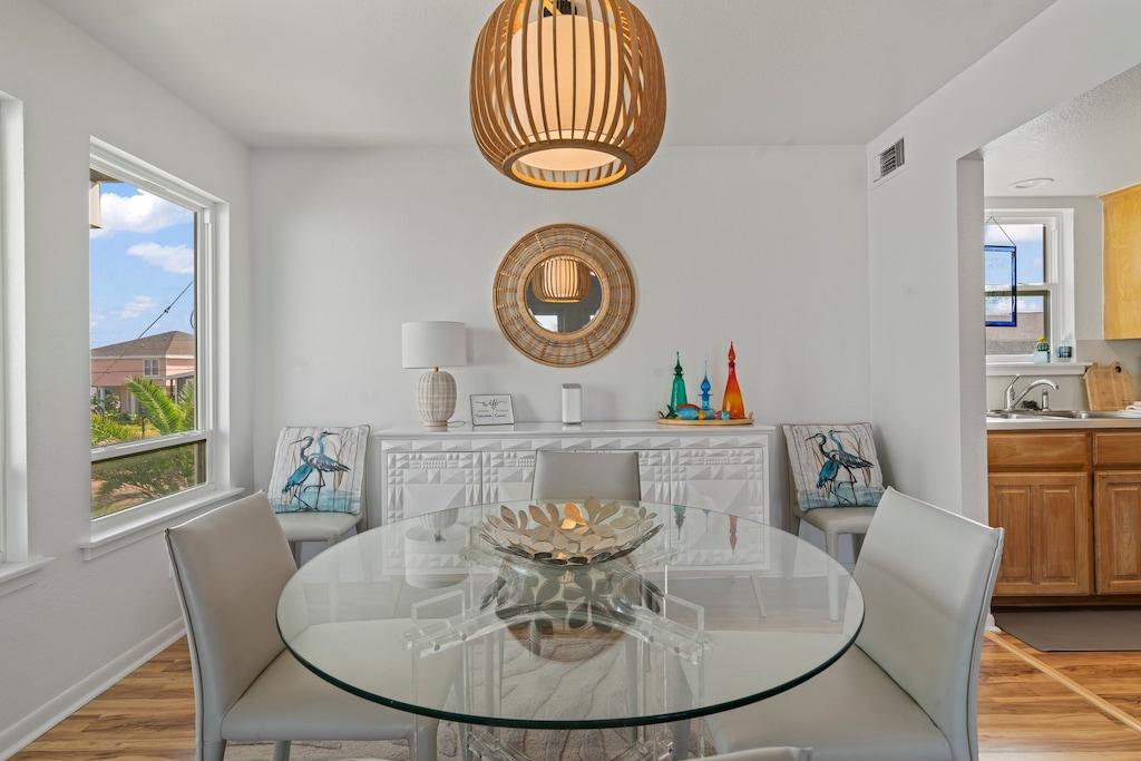 Small intimate seating for the perfect place to enjoy family meals.