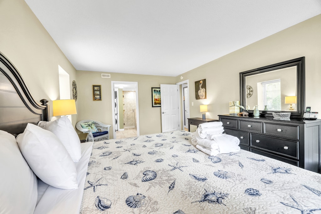 Primary Bedroom with King Bed and En-Suite Bathroom
