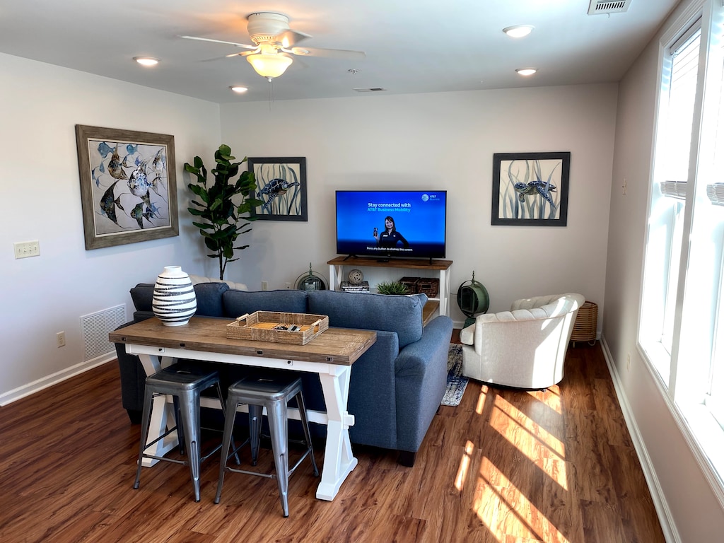 Living Area/Dining Area