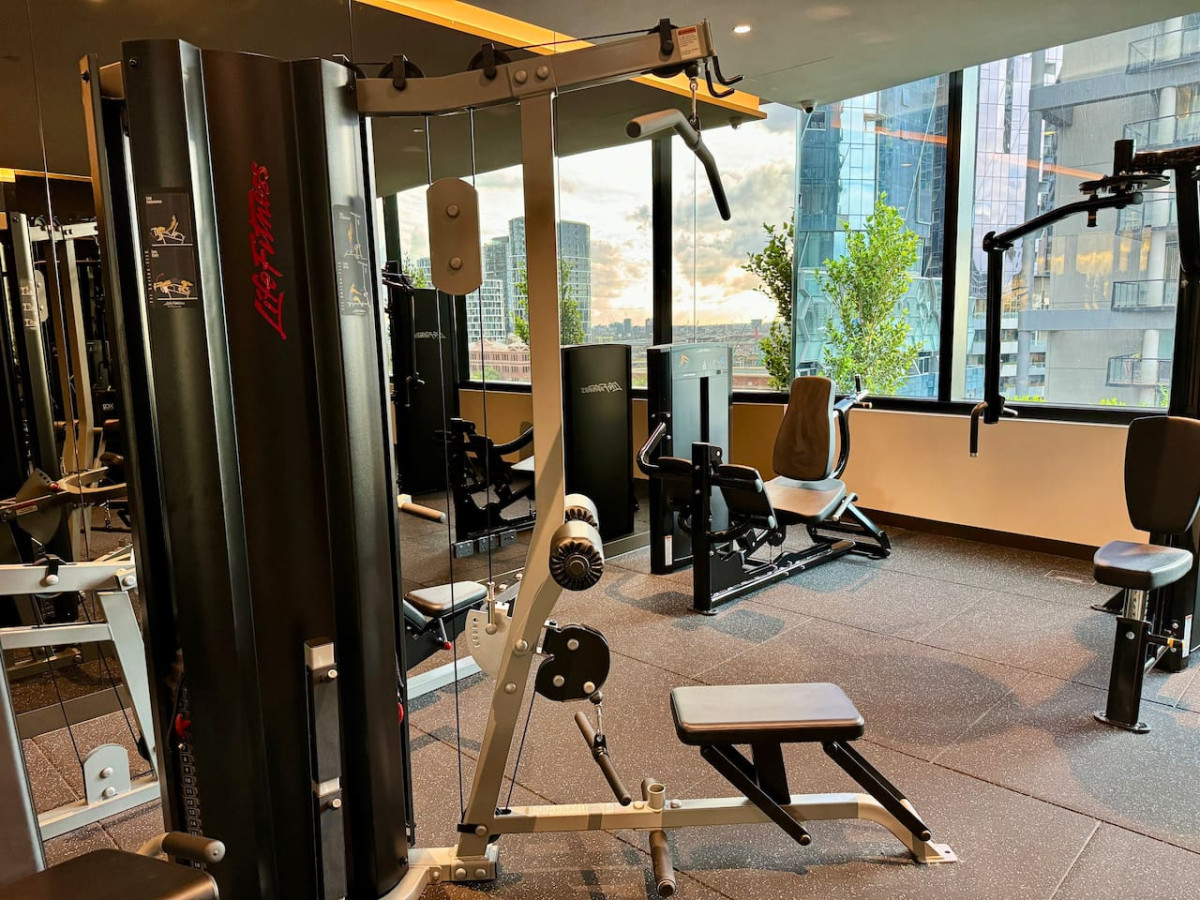 Location! Designer City Gem w/Pool GYM SAUNA