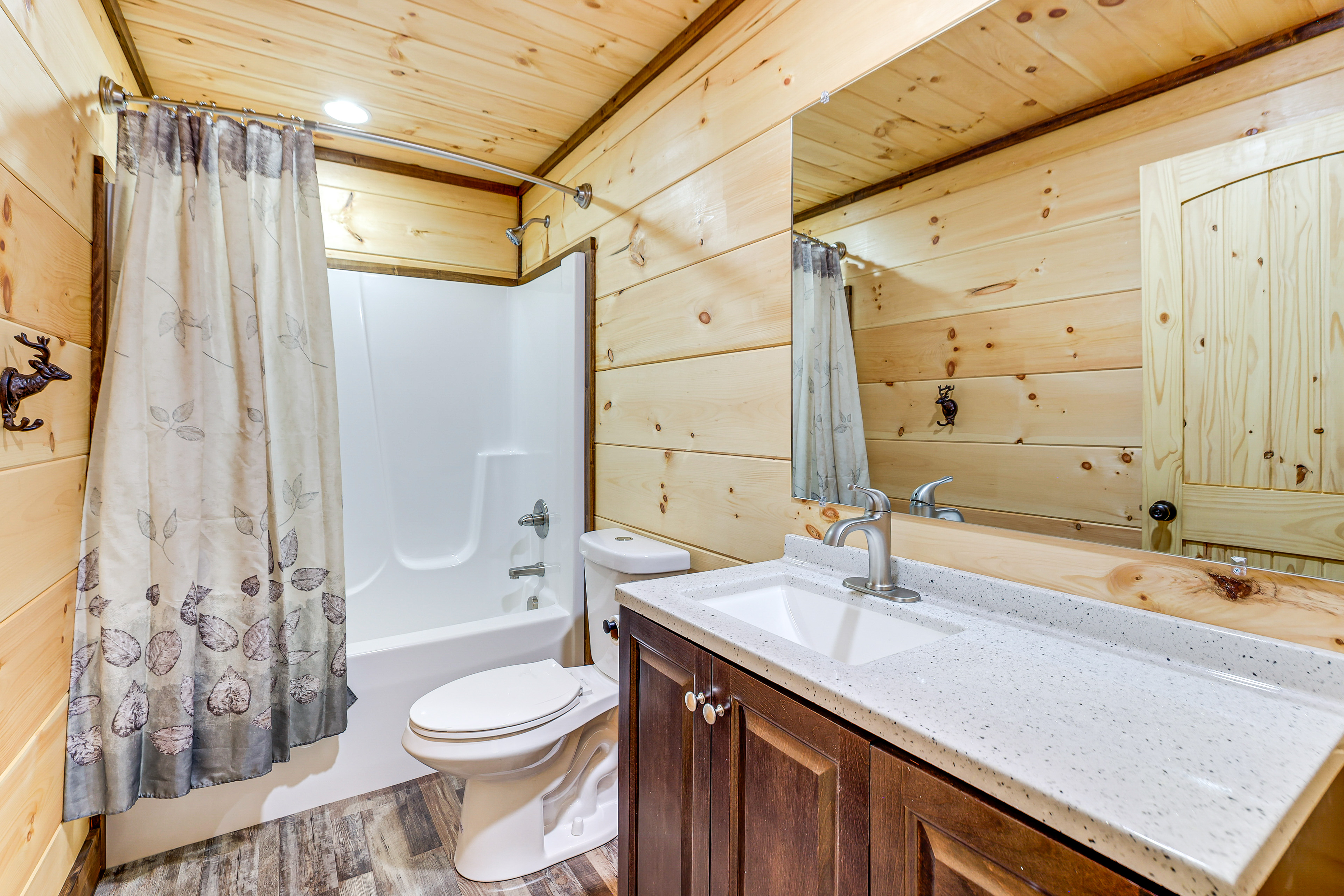 Relax Fireside! Cabin 12 Mi to TIEC Winterfest