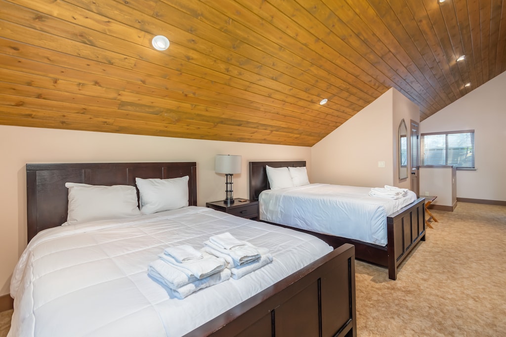 Bedroom 2 (2 Queen Beds)