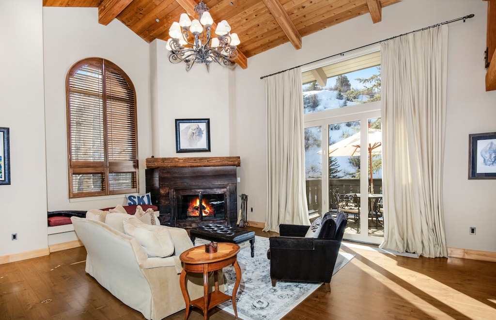Main Living Room w/ Fireplace