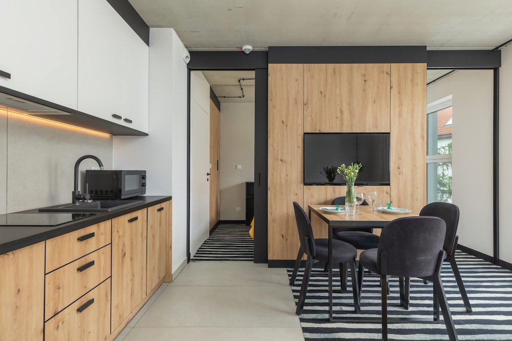 Modern, fully equipped kitchenette. 