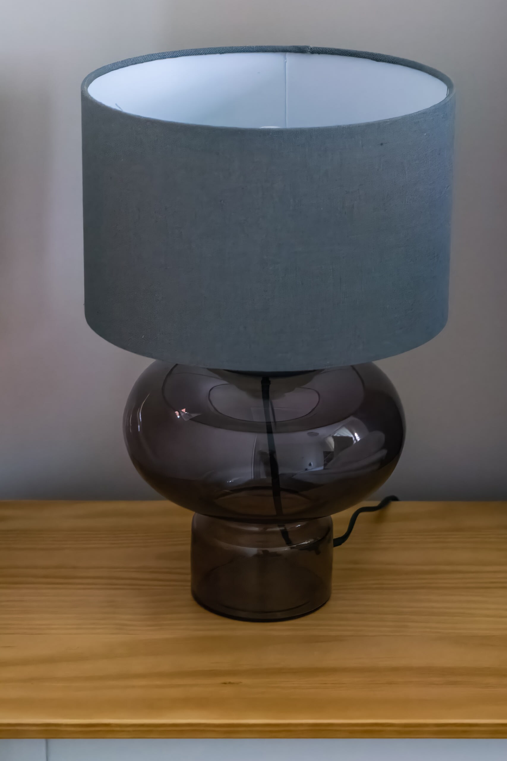 A bedside table with a stylish modern lamp, adding warmth to the space.
A bedside table with a stylish modern lamp, adding warmth to the space.