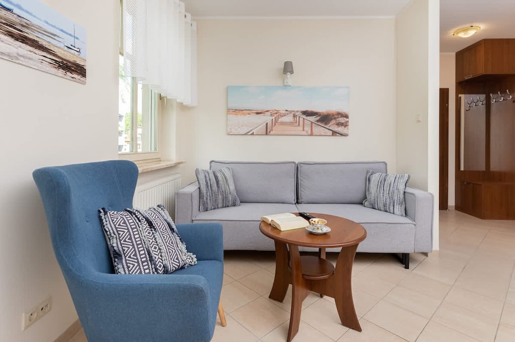 Stylish living room with coffe table. 